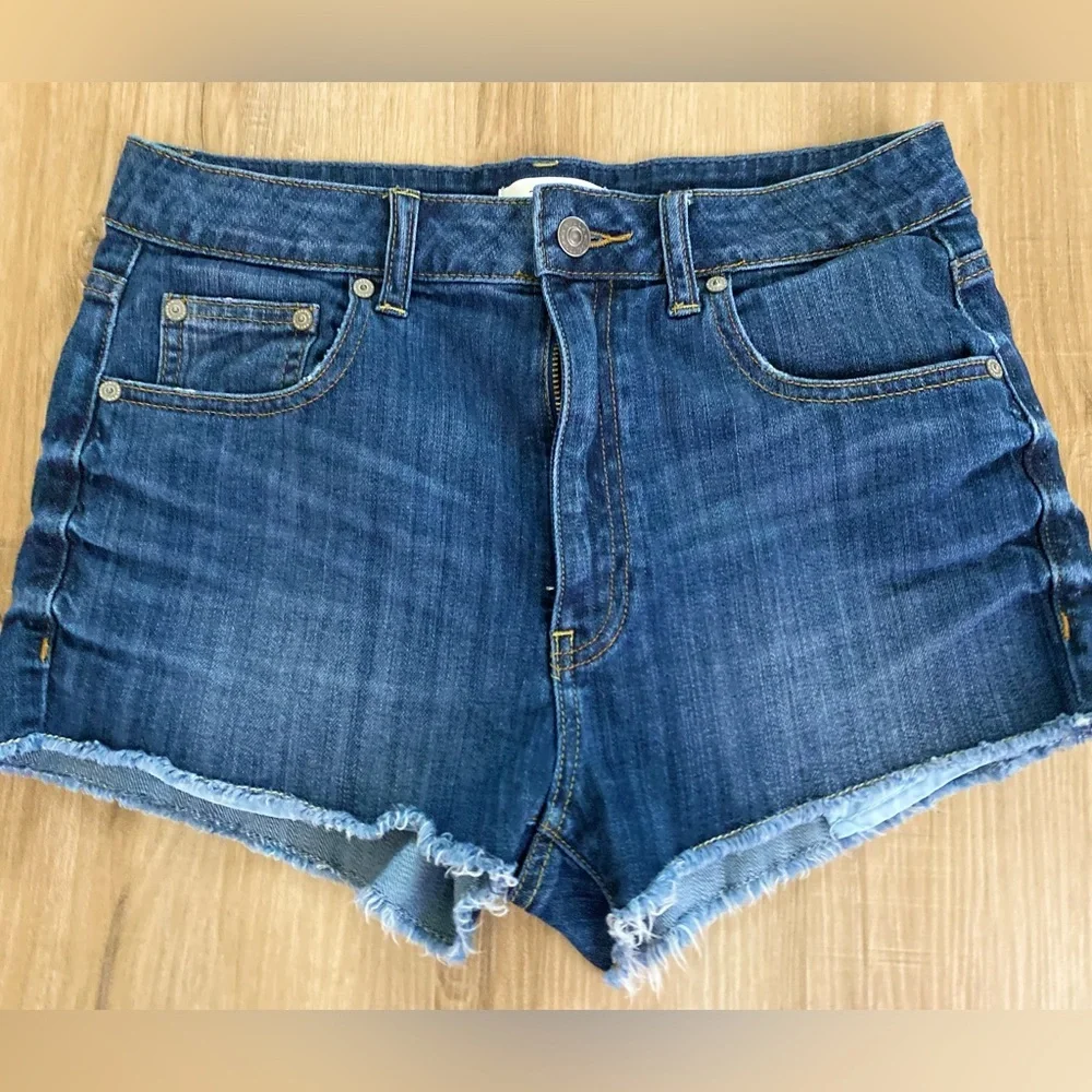 ☀️☀️❤️ Aritzia Talula High Waisted Dark Wash Blue Denim Frayed Summer Shorts